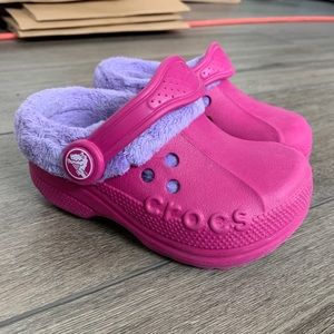 Girls pink fuzz lined Crocs 🐊